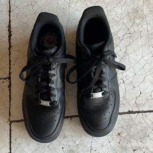 Nike Air Force 1 black leather W8